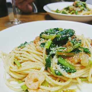 エビと小松菜とフレッシュトマトのパスタ